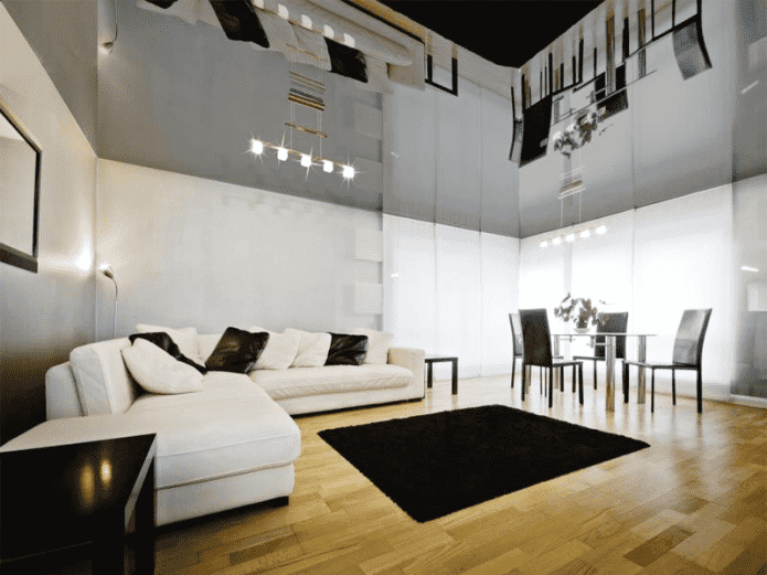 Plafond tendu miroir brillant à l'intérieur