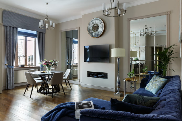 Miroirs biseautés dans l'intérieur du salon