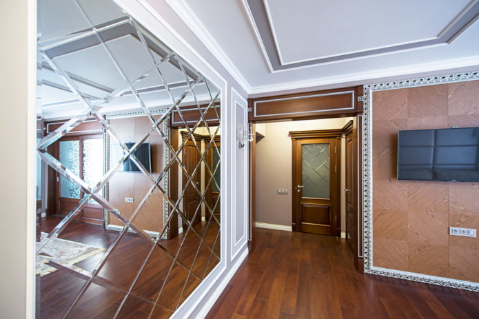 grand miroir biseauté à l'intérieur