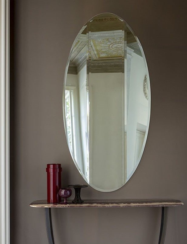 Miroir biseauté ovale à l'intérieur