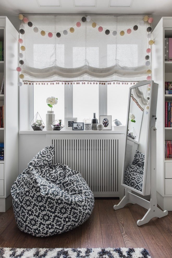 modèle de miroir sur pied à l'intérieur