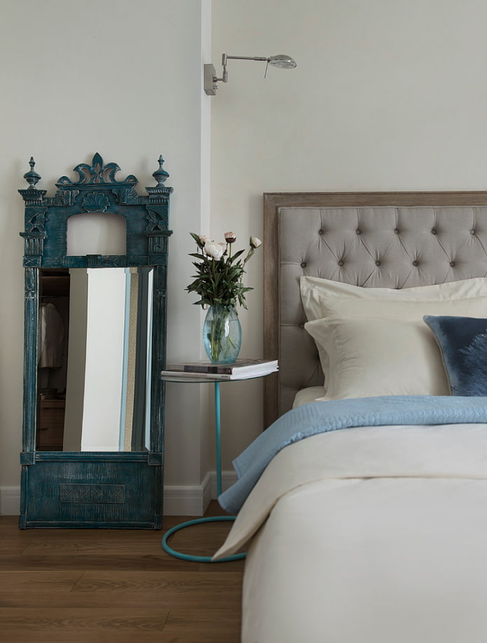 modèle de miroir sur pied à l'intérieur