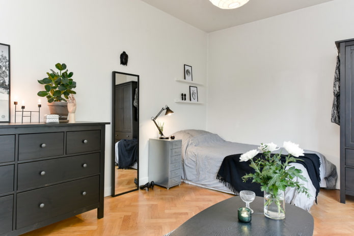 miroir dans la chambre de style scandinave