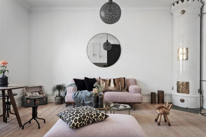 miroir dans le salon de style scandinave