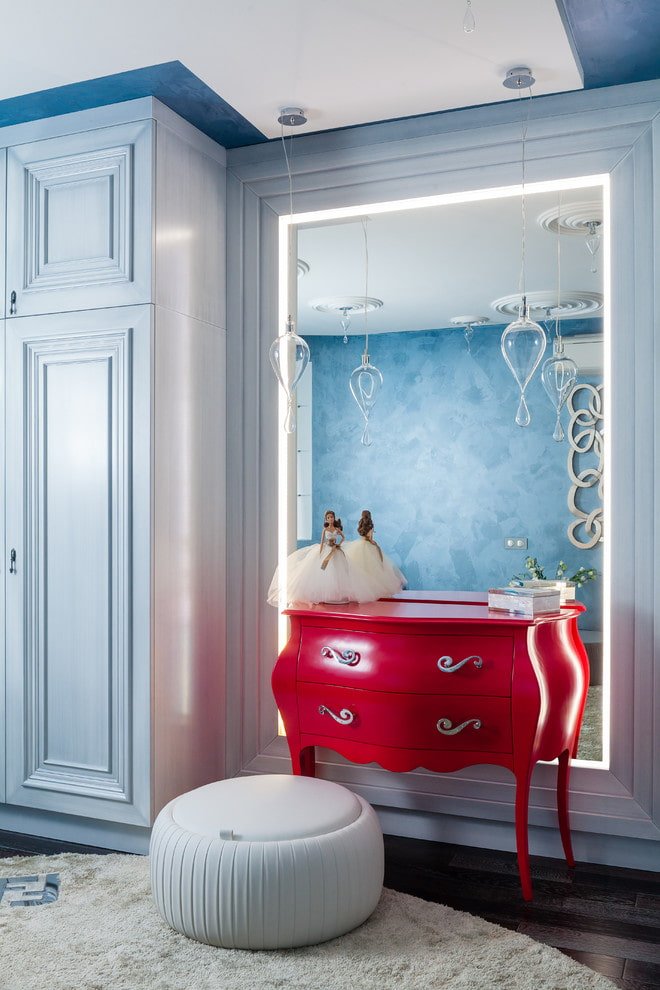 Miroir avec rétroéclairage pour l'intérieur