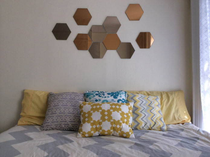 Miroirs hexagonaux à l'intérieur