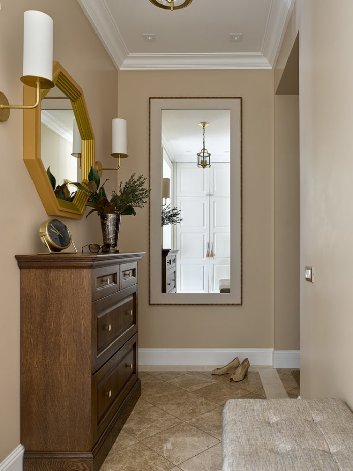 miroirs dans le couloir