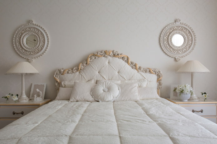 Décoration de miroir dans une chambre