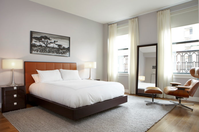 Miroir dans une chambre de style moderne