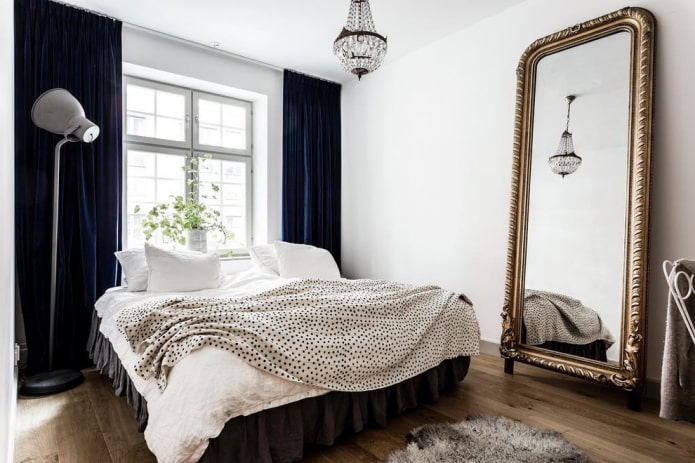 Miroir de sol dans la chambre