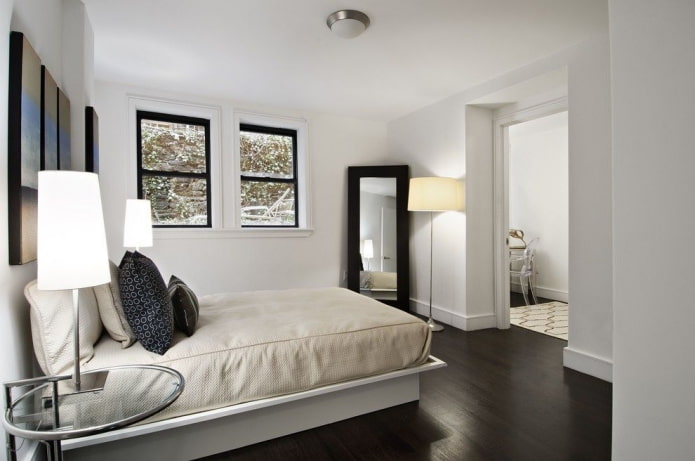miroir dans un coin de la chambre