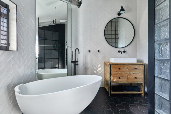 tache au-dessus du miroir dans la salle de bain intérieure