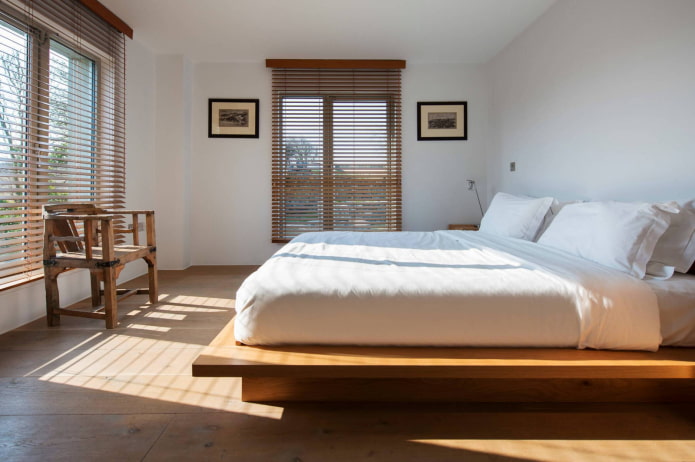 lames horizontales avec fixation au plafond