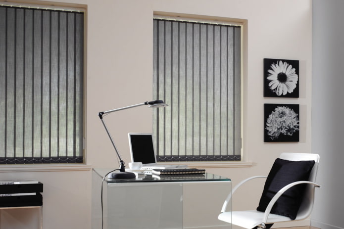 Lattes en tissu dans le bureau
