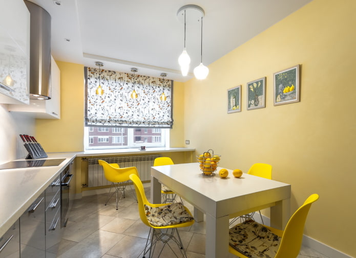 accents jaunes dans l'intérieur de la cuisine