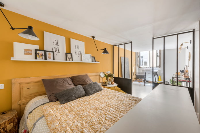 Décoration et éclairage de la chambre à coucher dans les tons jaunes