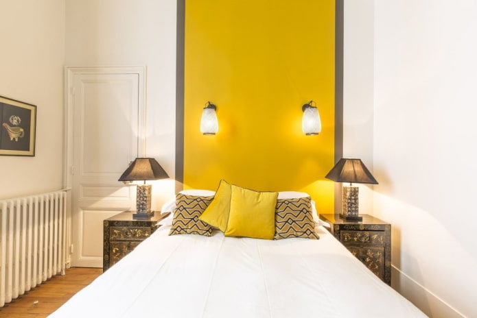 Décoration et éclairage de la chambre à coucher dans les tons jaunes