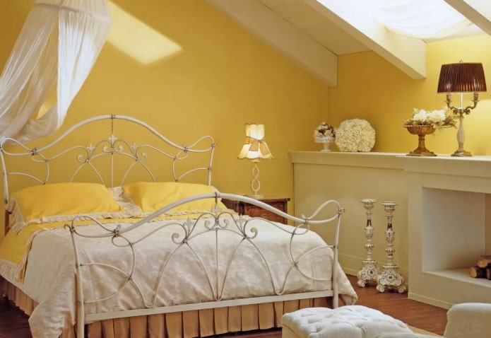 Chambre jaune de style provençal