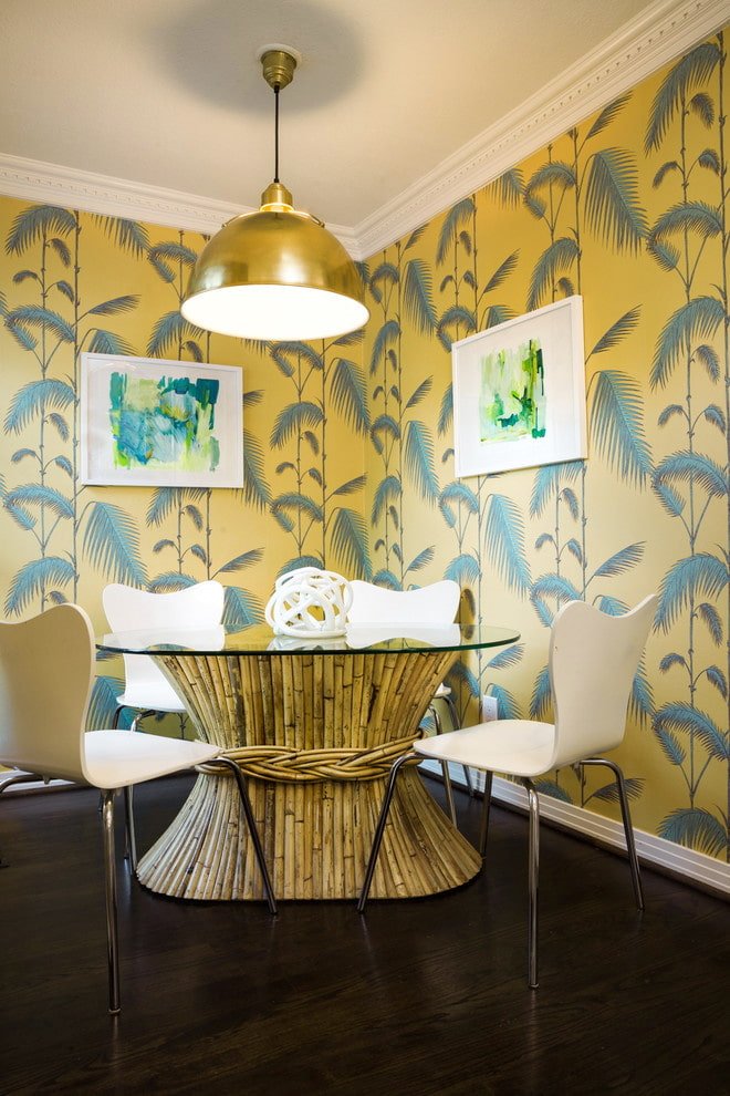 Papier peint jaune-vert à motifs