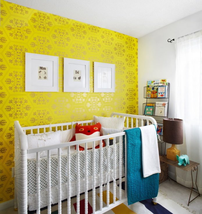 Papier peint jaune vif pour la chambre d'enfant
