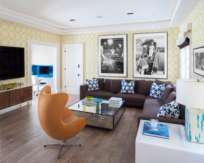 Papier peint jaune et blanc dans le salon
