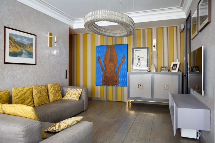 Papier peint jaune et gris dans le salon