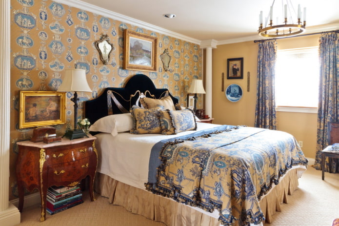 Papier peint jaune et bleu dans la chambre