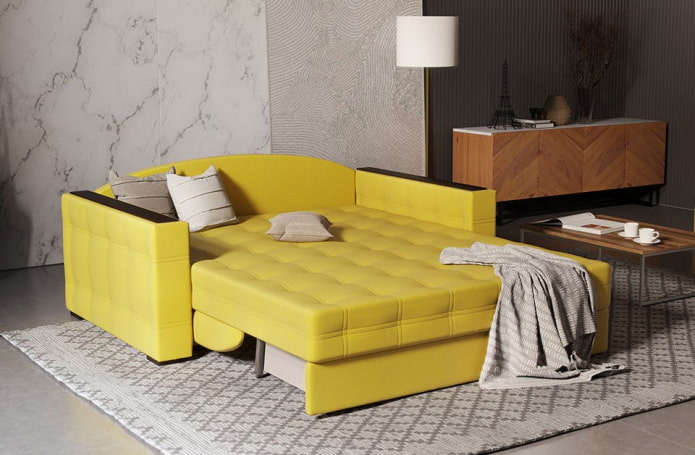 canapé pliant jaune à l'intérieur