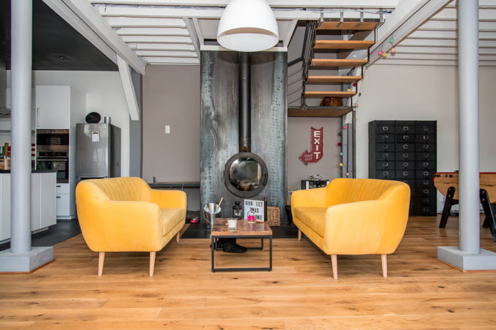 Canapés jaunes de style loft