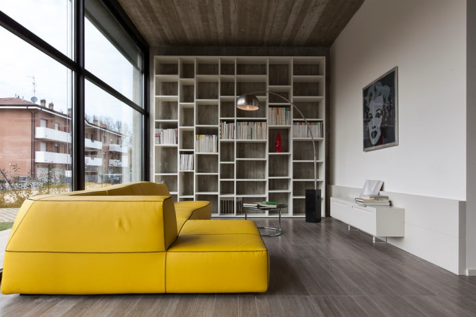 canapé jaune dans un style minimaliste