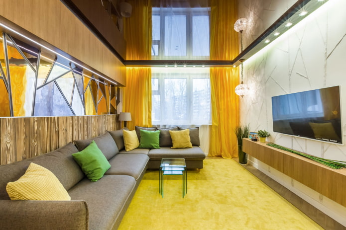 Tapis jaune dans le salon