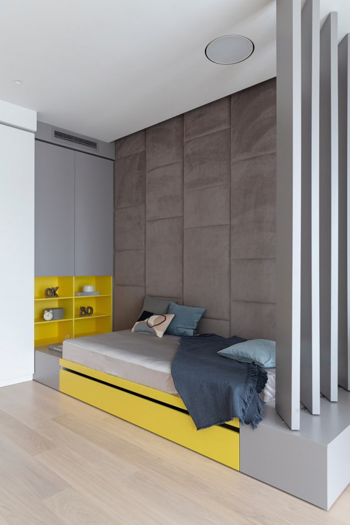Chambre minimaliste avec détails jaunes