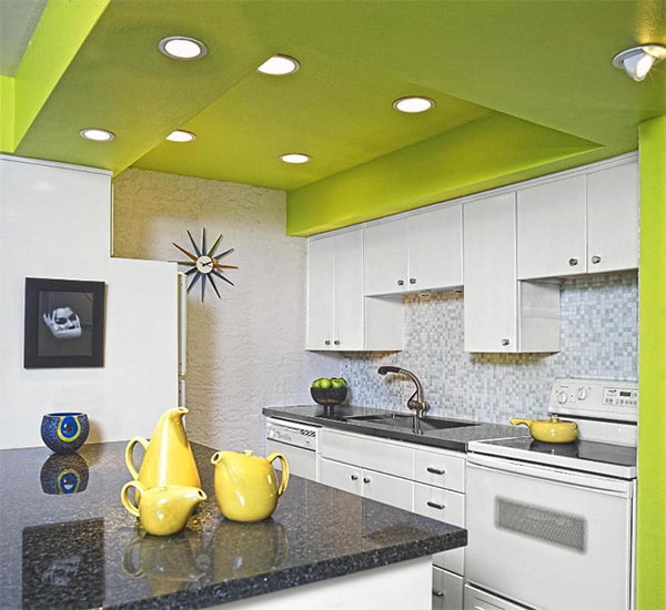 Cuisine avec un plafond vert