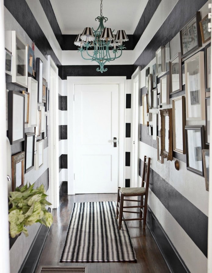 Plafond noir et blanc