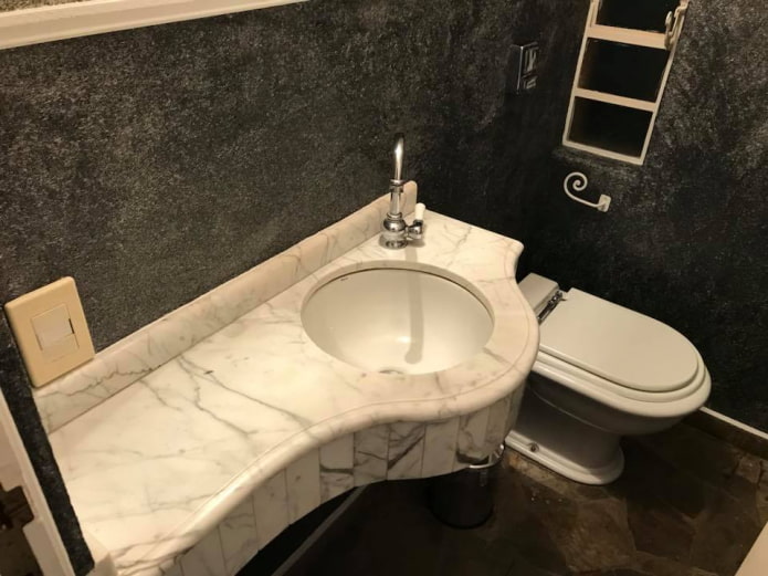 toilettes avec papier peint liquide