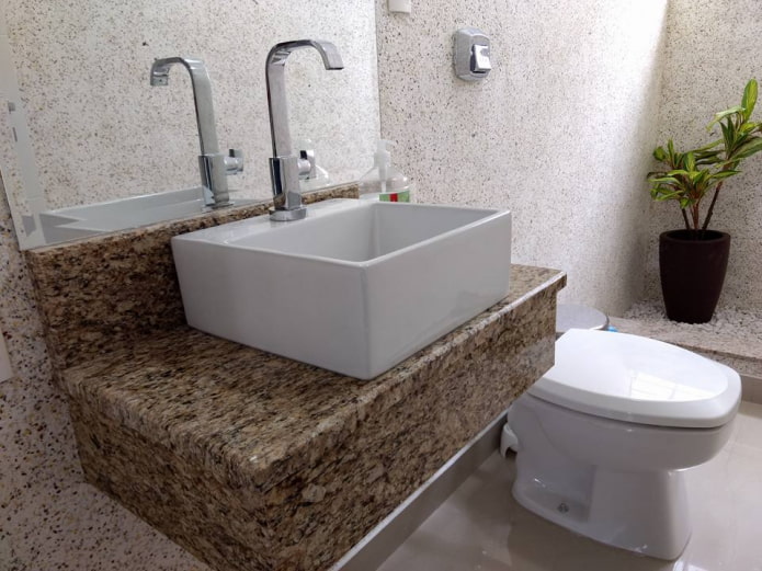toilettes avec papier peint liquide
