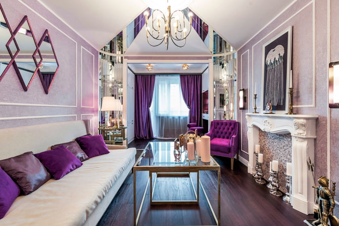 Papier peint violet dans le salon