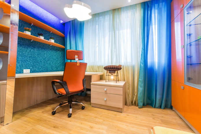 Papier peint bleu dans le bureau