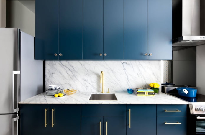 cuisine bleue avec or