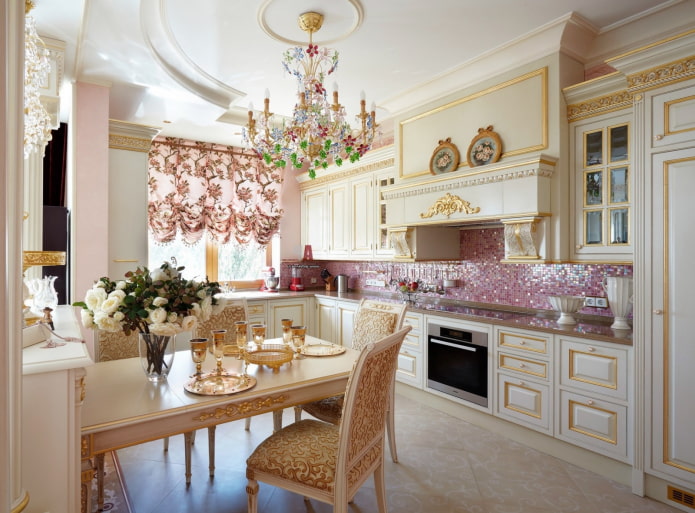 cuisine de style Empire avec de l'or