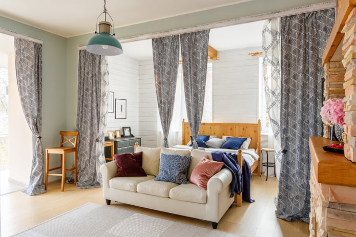 zonage de la chambre et du salon avec des rideaux