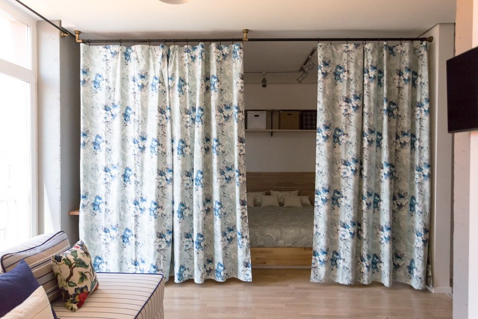 zonage de la chambre avec des rideaux