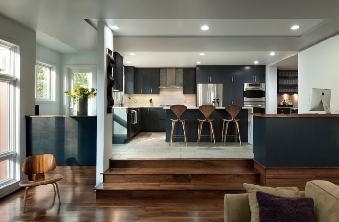 Zonage structures à plusieurs niveaux à l'intérieur de la cuisine-salon