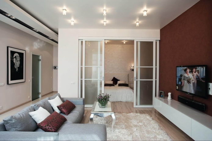 Chambre derrière des portes coulissantes